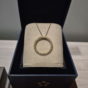 Elegant Circle Pendant Necklace